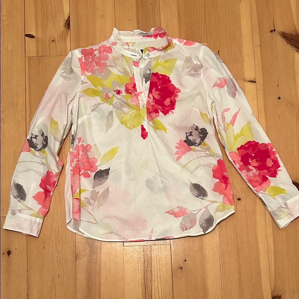 Talbots white cotton oxford placket top with ruffle collarPink gray green Floral